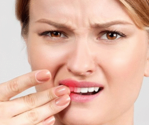 Răng lung lay sẽ khiến bạn cảm thấy khó khăn khi nhai và dễ bị đau nhức.