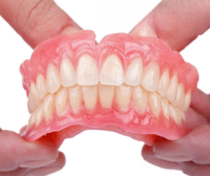Hàm răng giả tháo lắp được nhiều người sử dụng vì giá thành rẻ...