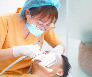 Điều trị viêm nha chu để giữ lại răng.