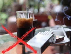 Sau khi tẩy trắng răng cần hạn chế uống trà, cafe và không nên hút thuốc là để tránh làm hại men răng, duy trì răng trắng sau khi tẩy.